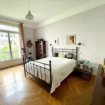 Lägenhet Familial Typiquement Parisien Paris