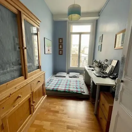 Familial Typiquement Parisien Apartment