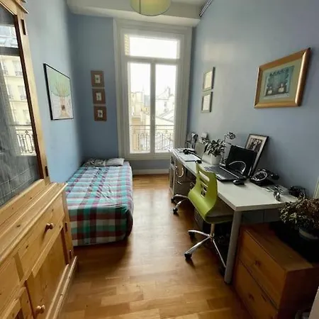 Apartment Familial Typiquement Parisien