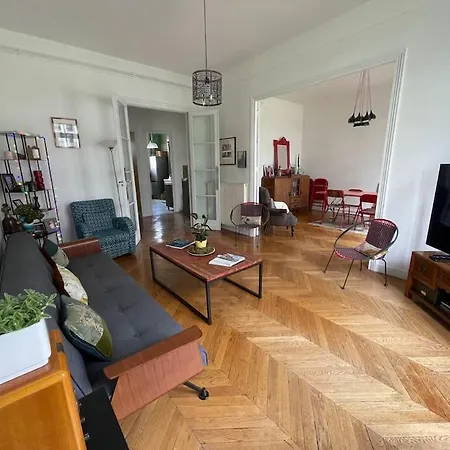 Apartment Familial Typiquement Parisien
