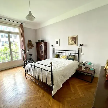 Apartment Familial Typiquement Parisien Paris