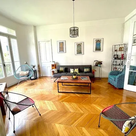 Lägenhet Familial Typiquement Parisien