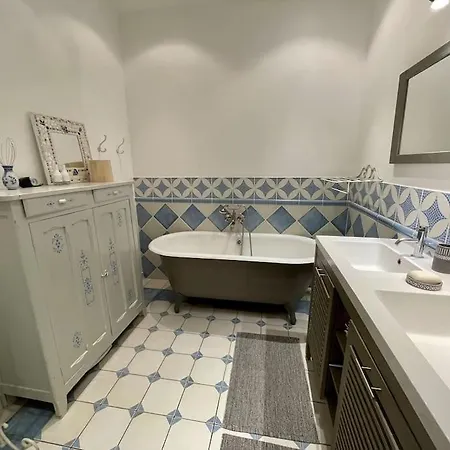 Familial Typiquement Parisien Apartment Paris